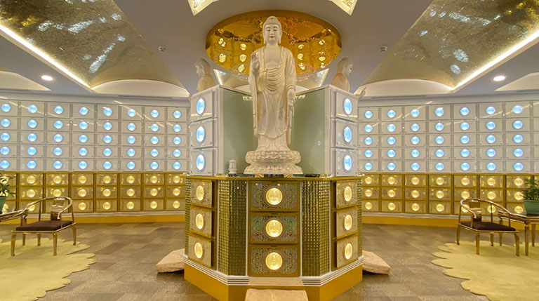 Public vs private columbarium Singapore