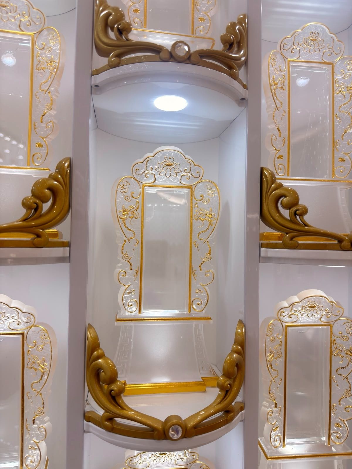 Ancestral pedestals at Thian Leng Chong Toh Tong